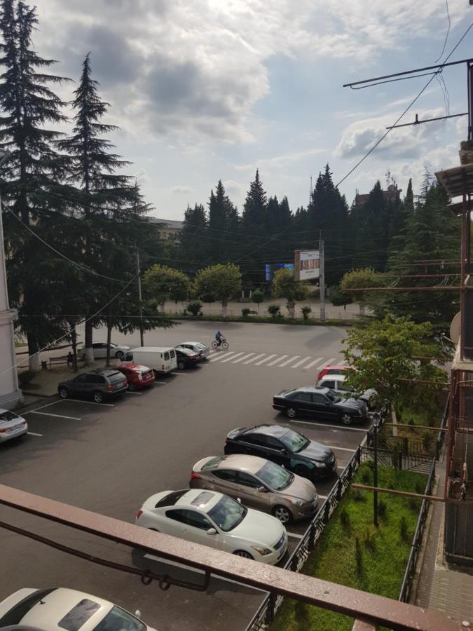 Relax Apartment Samtredia Екстериор снимка